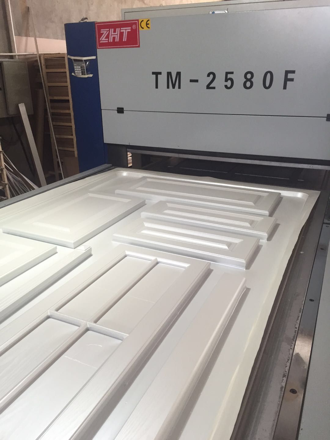 TM 2580F Vacuum Upper Pressure Membrane Press Machine Balloon Press Laminate